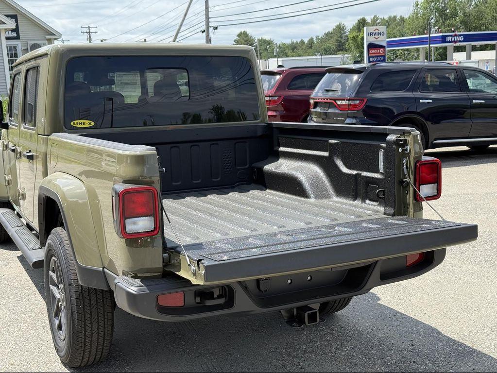 new 2025 Jeep Gladiator car, priced at $49,870