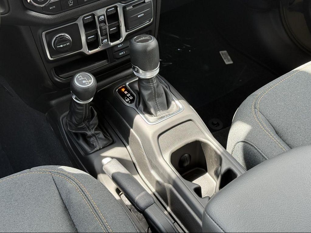 new 2025 Jeep Gladiator car, priced at $49,870