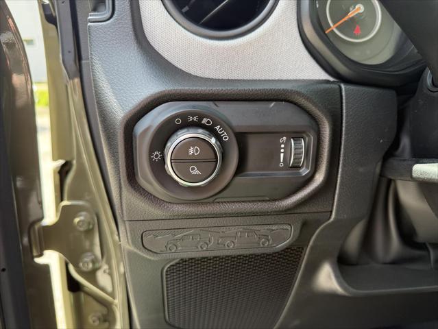 new 2025 Jeep Gladiator car, priced at $49,870