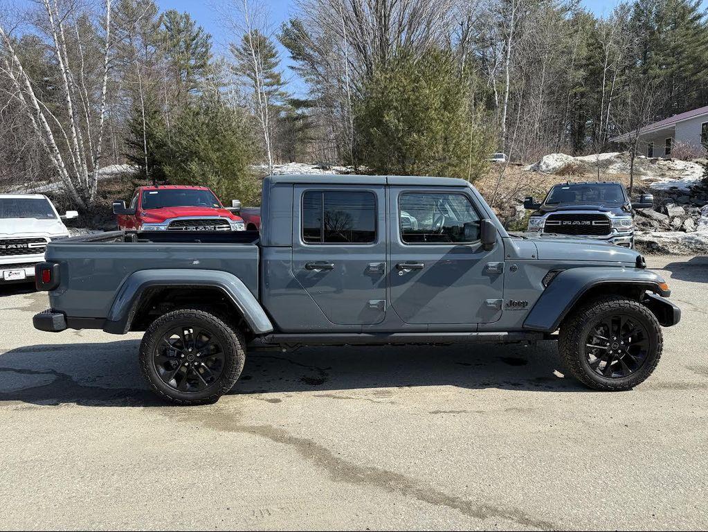 new 2025 Jeep Gladiator car, priced at $44,680