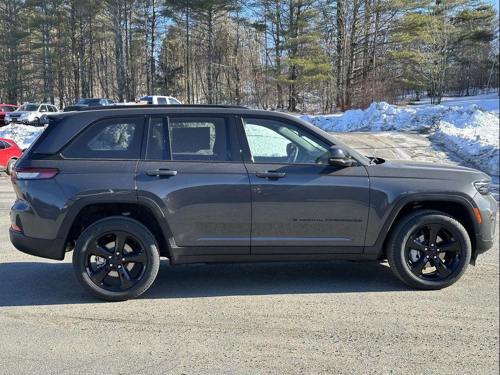 new 2025 Jeep Grand Cherokee car, priced at $55,305