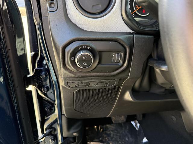 new 2025 Jeep Gladiator car, priced at $45,780