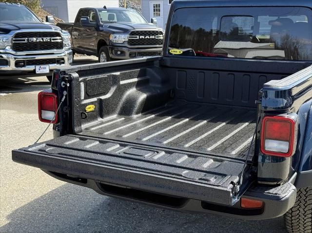 new 2025 Jeep Gladiator car, priced at $45,780