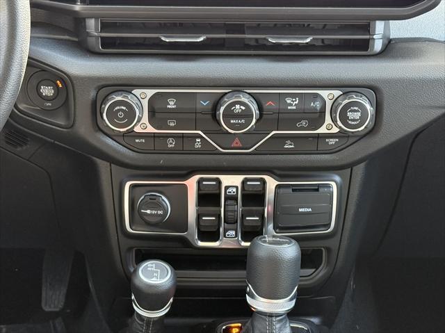 new 2025 Jeep Gladiator car, priced at $45,780