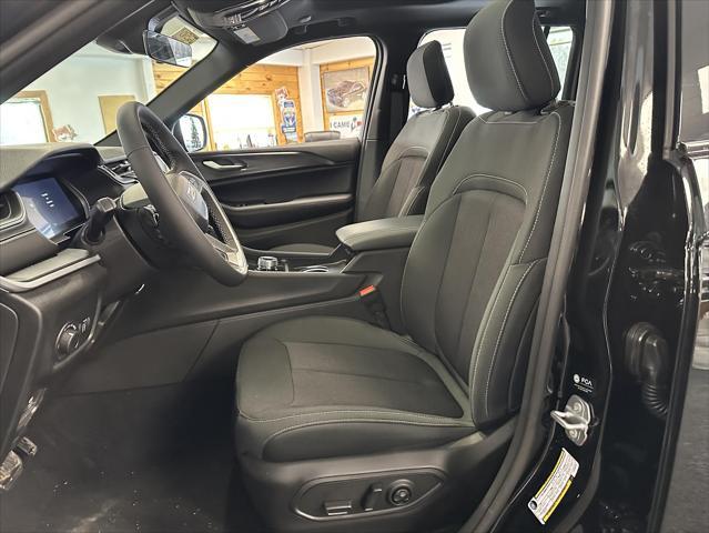 new 2025 Jeep Grand Cherokee car, priced at $43,170