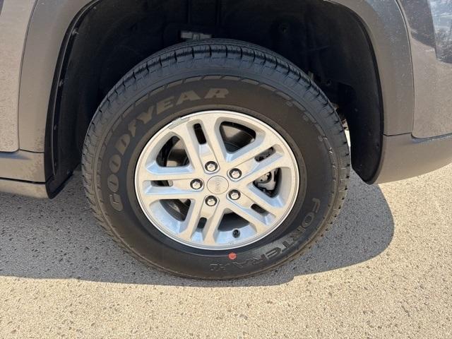 used 2023 Jeep Grand Cherokee car, priced at $27,995