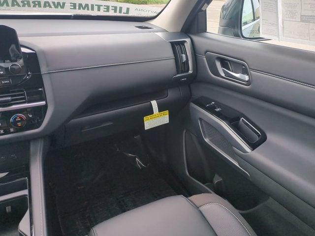 new 2025 Nissan Pathfinder car, priced at $40,013