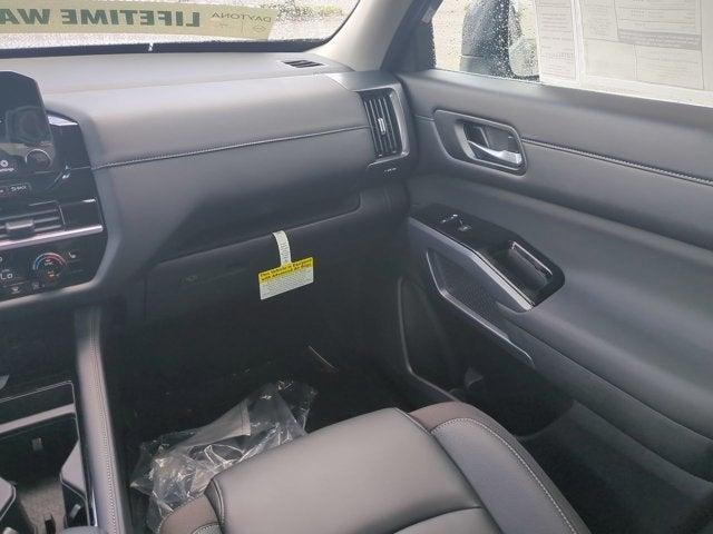 new 2025 Nissan Pathfinder car, priced at $39,220