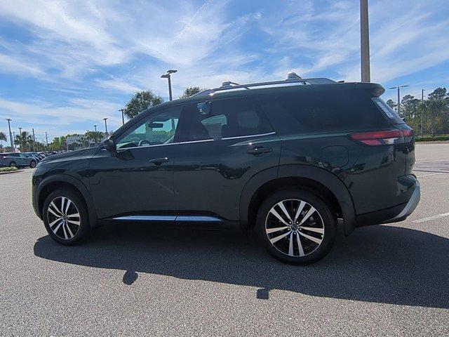 new 2024 Nissan Pathfinder car, priced at $44,658