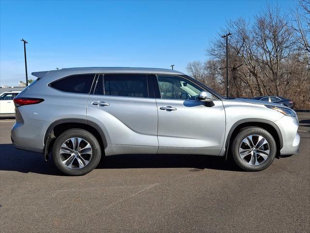 used 2021 Toyota Highlander car, priced at $34,998