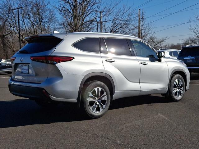 used 2021 Toyota Highlander car, priced at $34,998