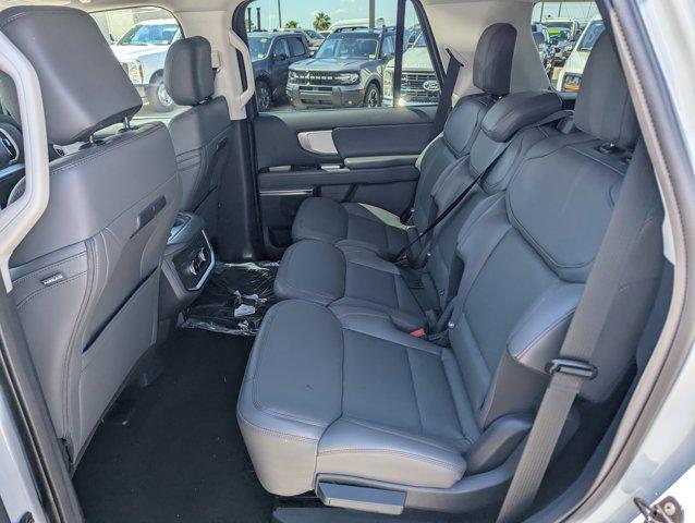 new 2025 Ford Expedition car, priced at $72,475