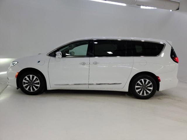 used 2022 Chrysler Pacifica Hybrid car, priced at $28,500