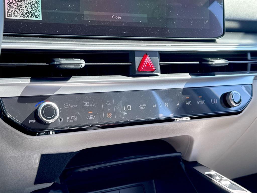 new 2025 Kia Sorento Hybrid car, priced at $37,496