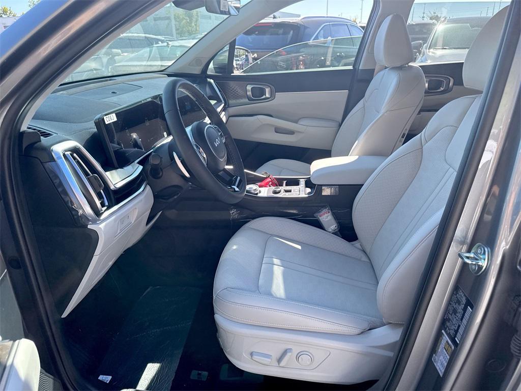 new 2025 Kia Sorento Hybrid car, priced at $37,496