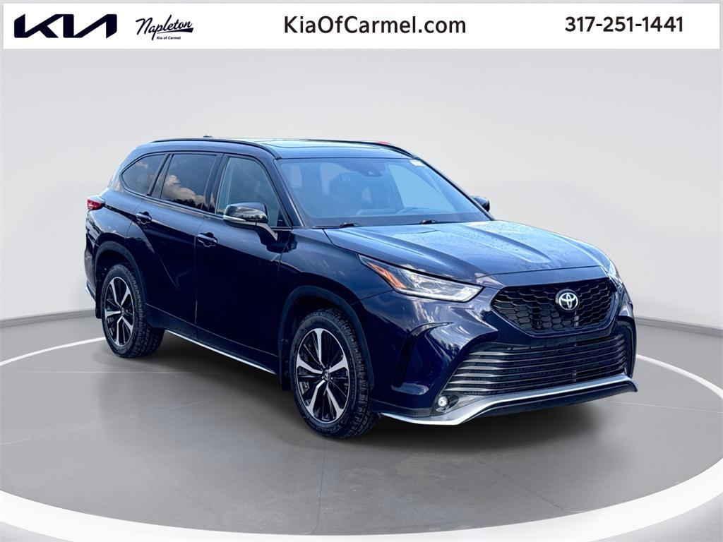 used 2022 Toyota Highlander car, priced at $35,335