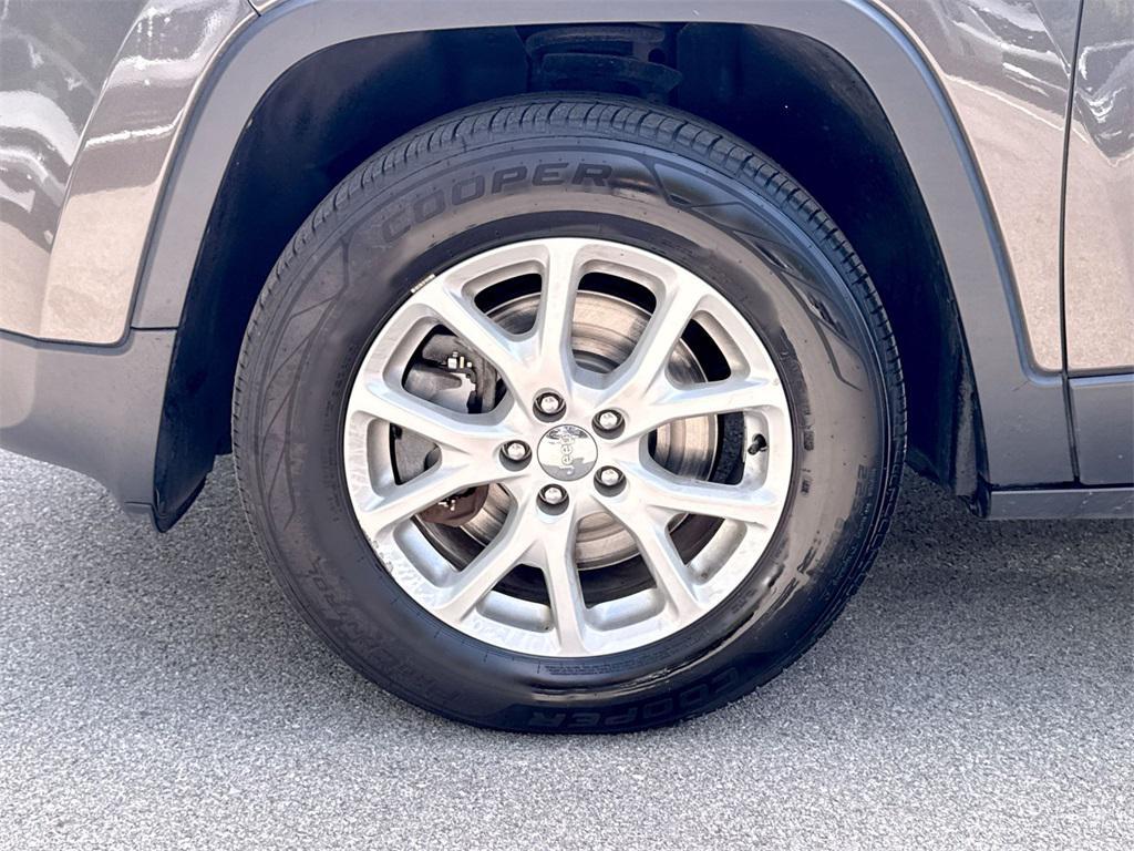 used 2018 Jeep Cherokee car, priced at $13,110