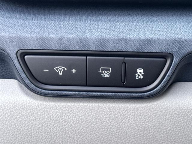 new 2025 Kia Carnival Hybrid car, priced at $44,678