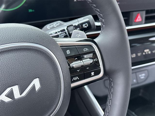 new 2025 Kia Carnival Hybrid car, priced at $55,291