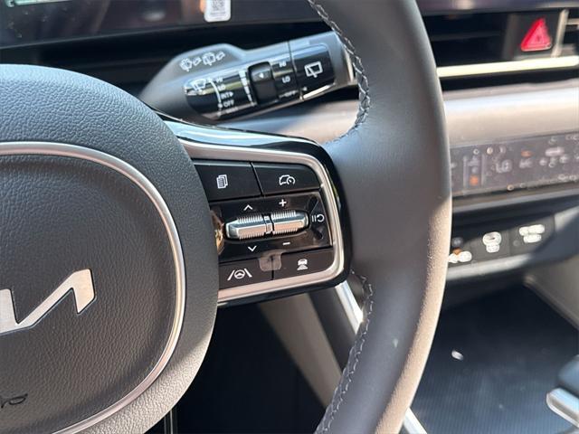 new 2025 Kia Carnival car, priced at $39,475