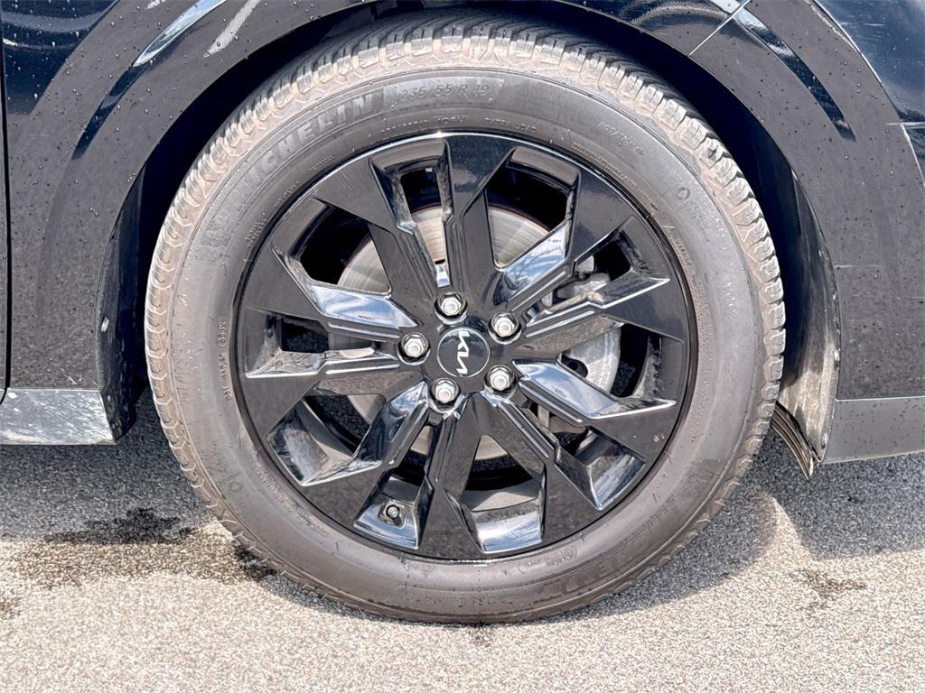 used 2022 Kia Carnival car, priced at $30,884