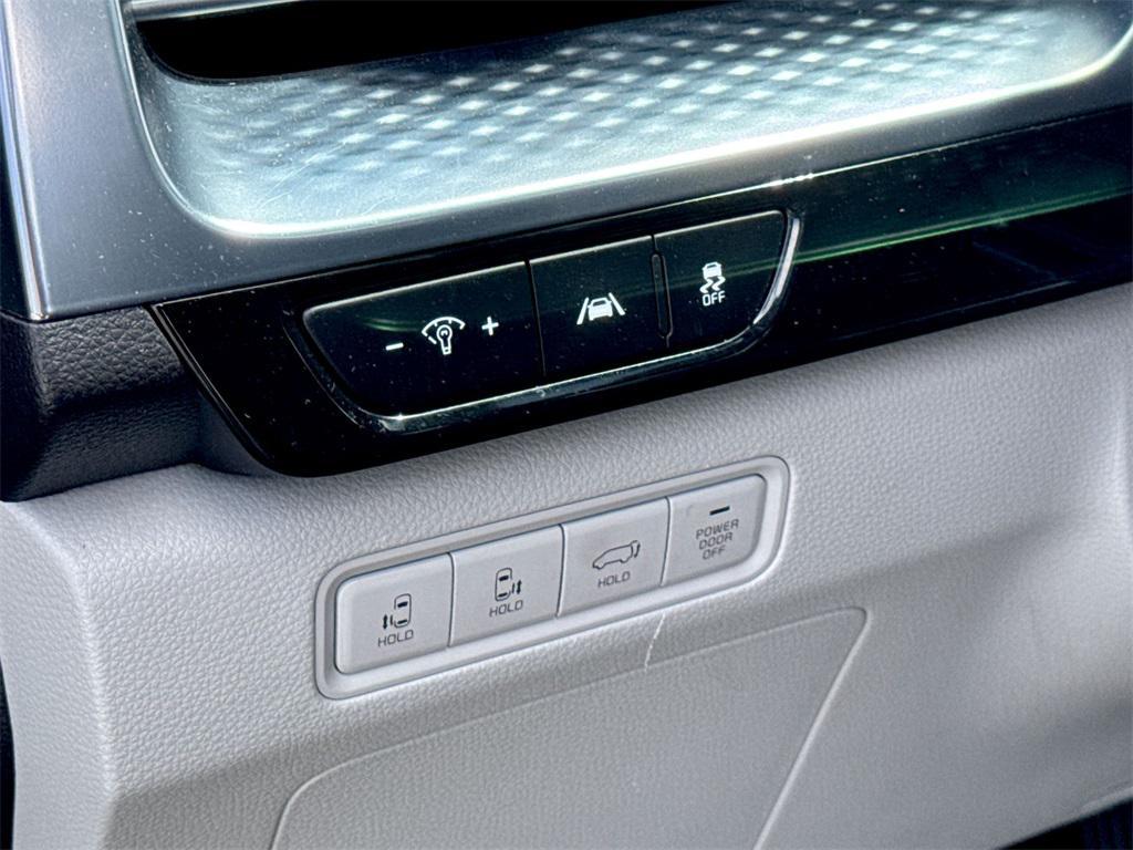 used 2022 Kia Carnival car, priced at $30,884