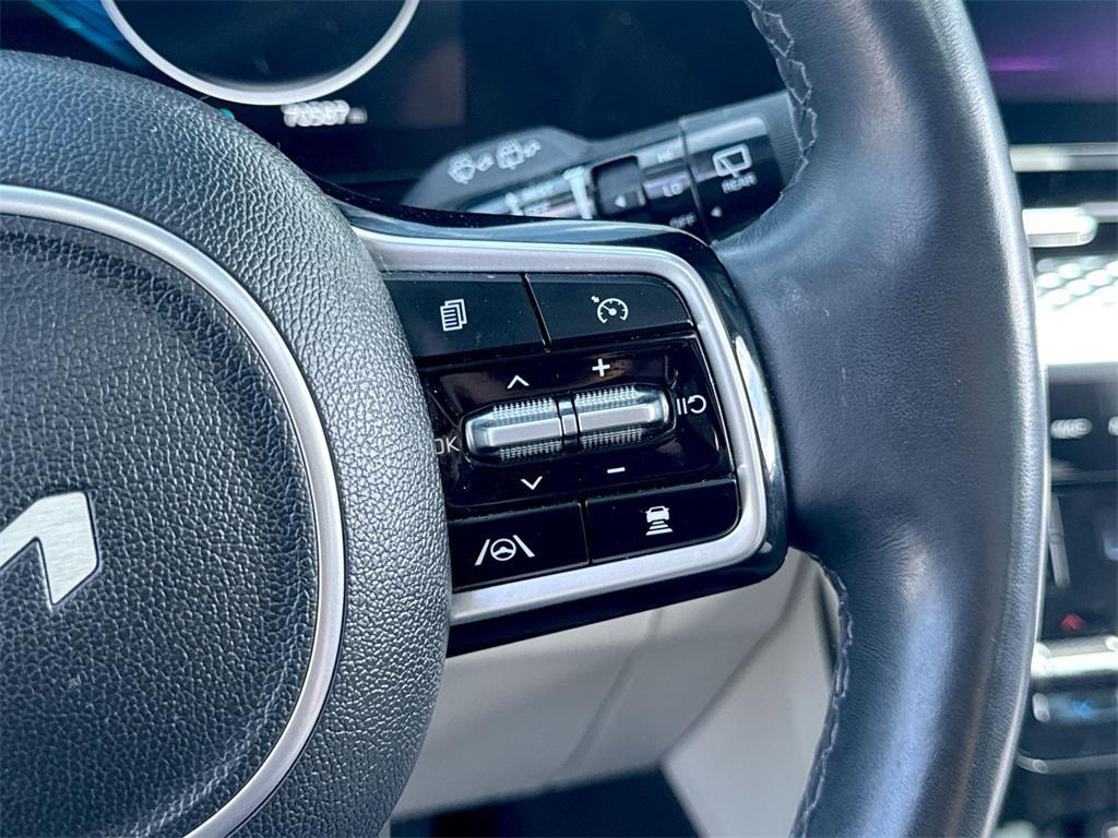 used 2022 Kia Carnival car, priced at $30,884