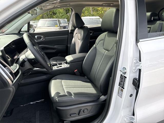 new 2025 Kia Sorento car, priced at $35,186