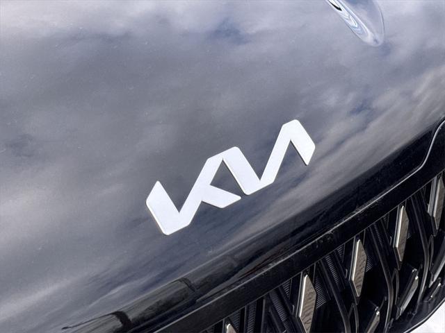 new 2025 Kia Carnival Hybrid car, priced at $41,100