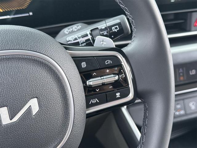 new 2025 Kia Carnival Hybrid car, priced at $41,100