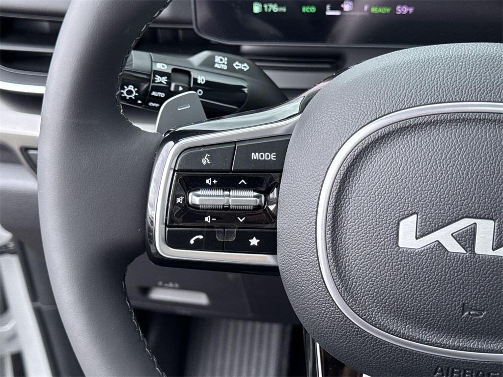 new 2025 Kia Carnival Hybrid car, priced at $51,789