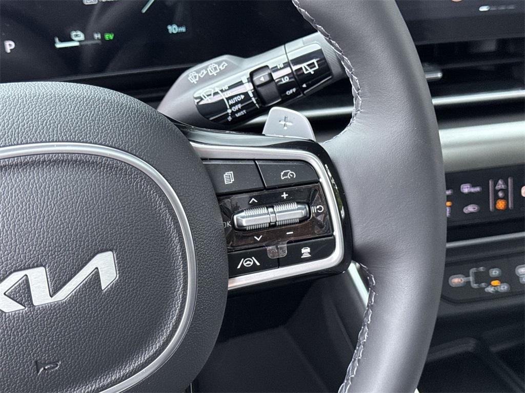 new 2025 Kia Carnival Hybrid car, priced at $51,789