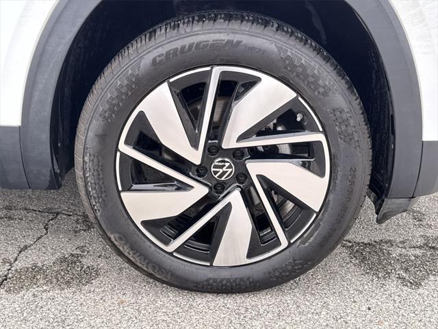 used 2025 Volkswagen Atlas car, priced at $39,224