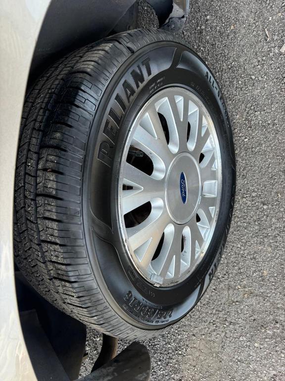 used 2003 Ford Crown Victoria car, priced at $3,500