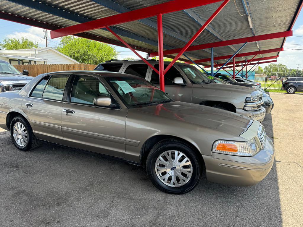 used 2003 Ford Crown Victoria car, priced at $3,500