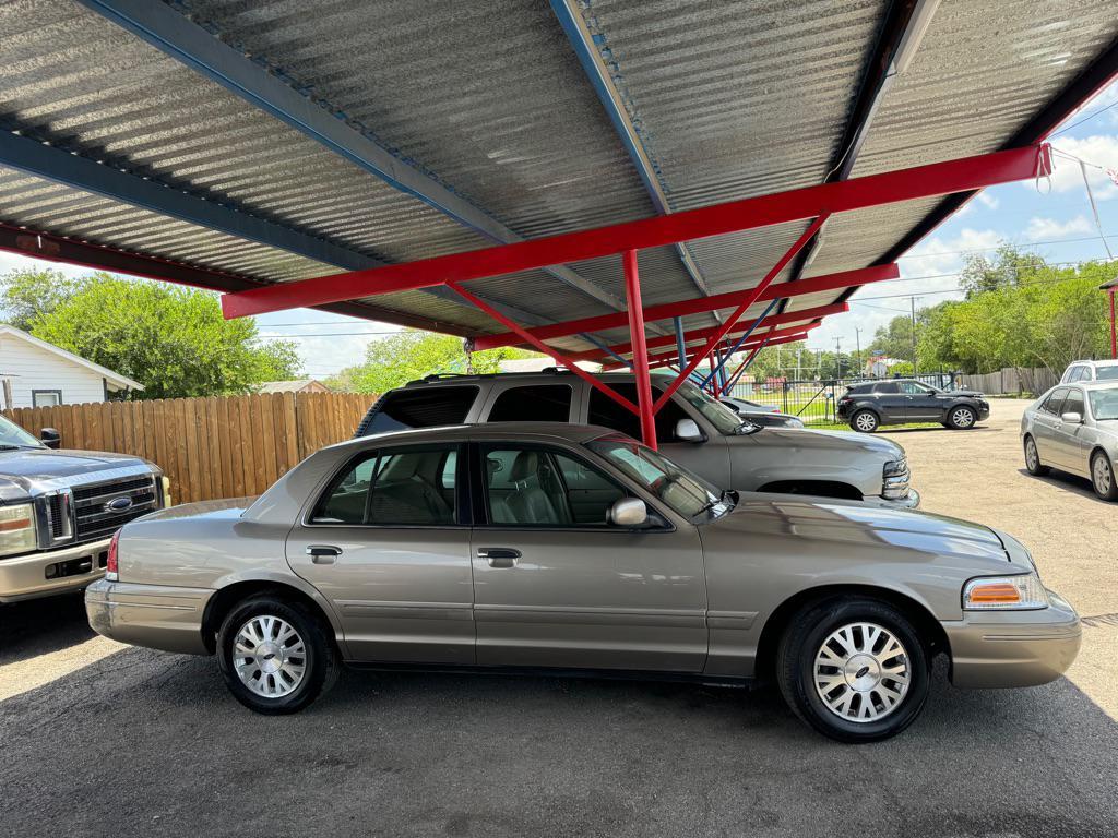 used 2003 Ford Crown Victoria car, priced at $3,500