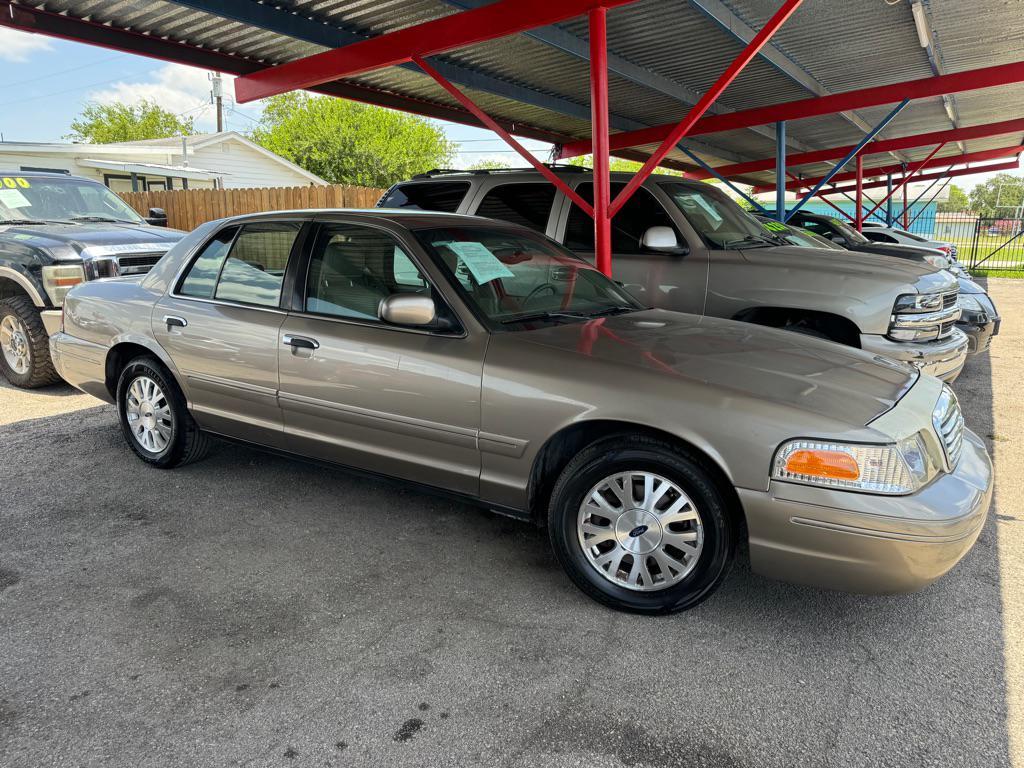 used 2003 Ford Crown Victoria car, priced at $3,500