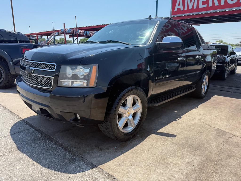 used 2007 Chevrolet Avalanche car, priced at $4,999