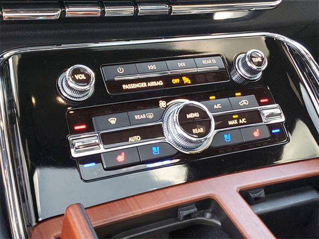 used 2022 Lincoln Navigator car, priced at $49,487