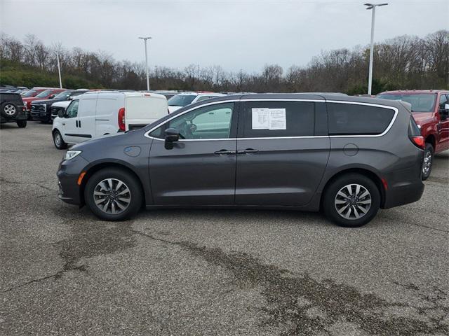 used 2022 Chrysler Pacifica Hybrid car, priced at $26,602