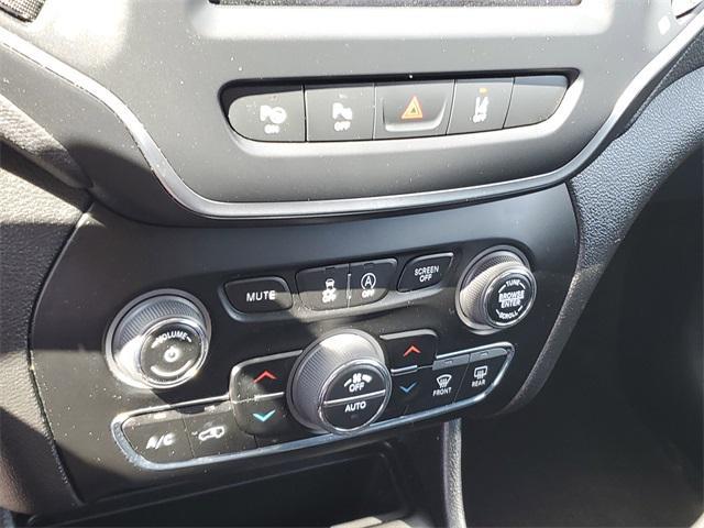 used 2023 Jeep Cherokee car, priced at $19,987