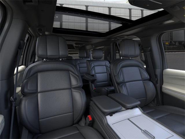 new 2025 Lincoln Navigator car, priced at $109,195