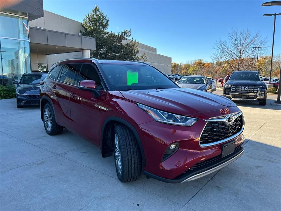 used 2022 Toyota Highlander car, priced at $42,000