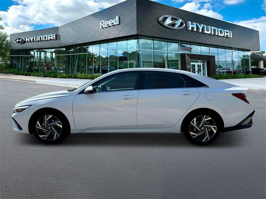 new 2025 Hyundai Elantra HEV car, priced at $30,158