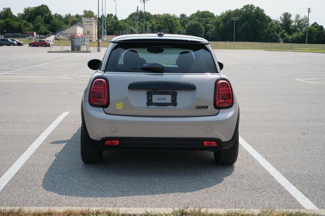 used 2022 MINI Hardtop car, priced at $21,000