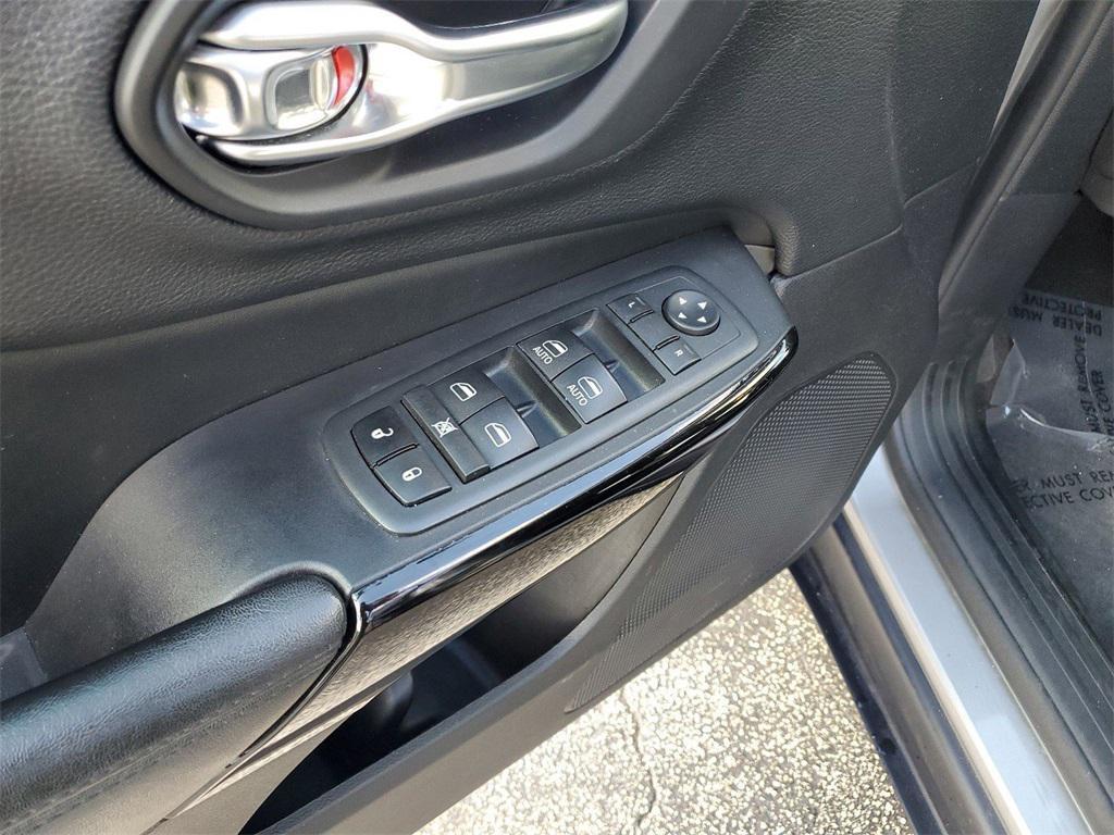 used 2020 Jeep Cherokee car, priced at $14,372