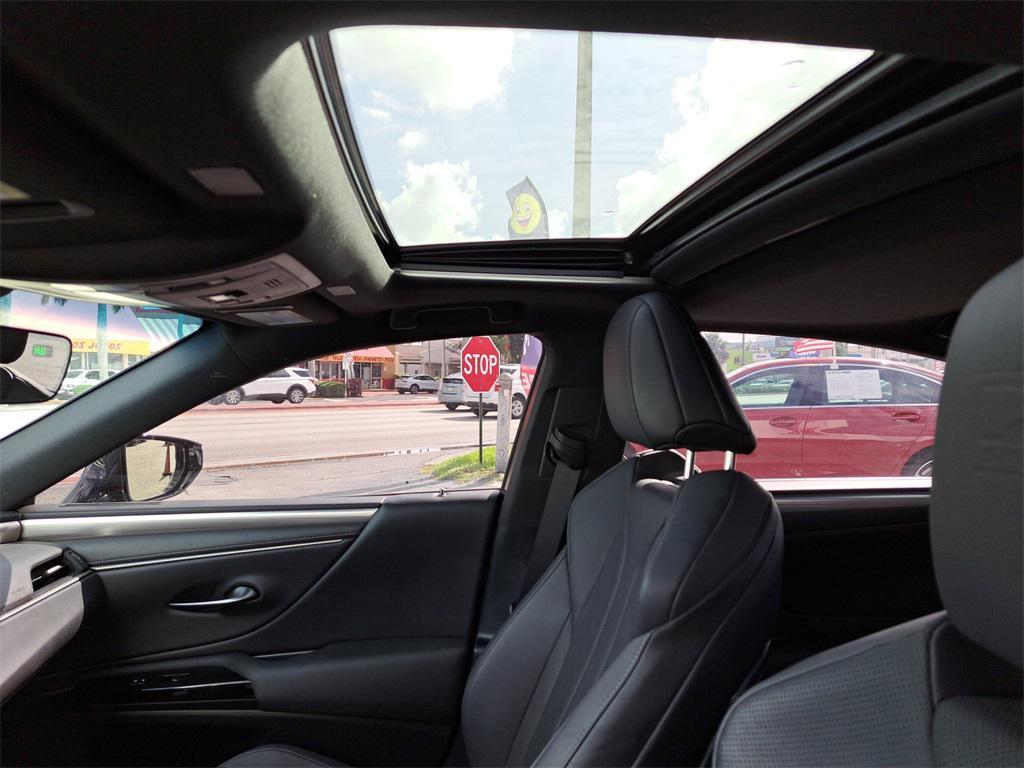 used 2022 Lexus ES 350 car, priced at $33,641