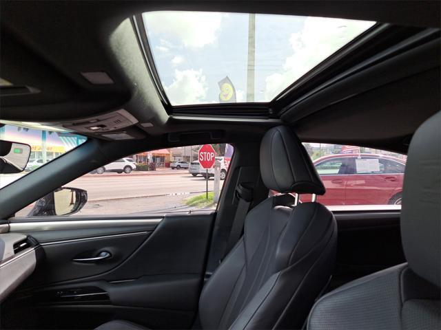 used 2022 Lexus ES 350 car, priced at $34,238
