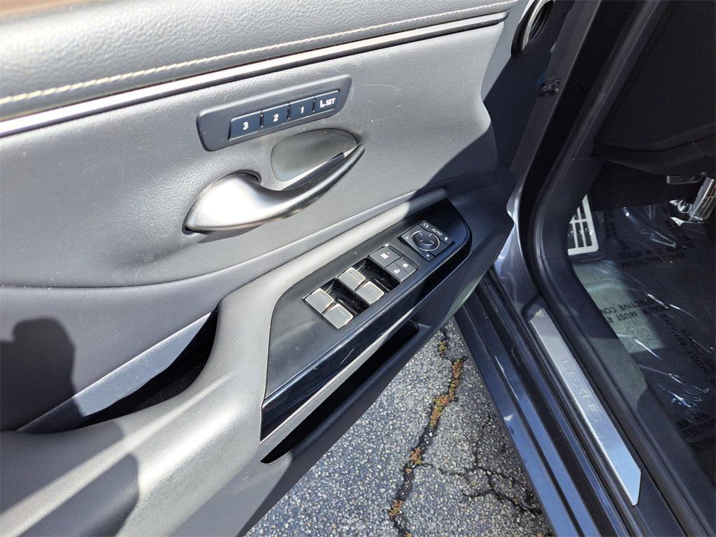used 2022 Lexus ES 350 car, priced at $33,641