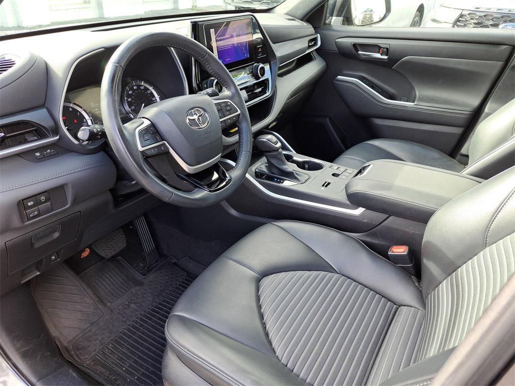 used 2023 Toyota Highlander car, priced at $36,288